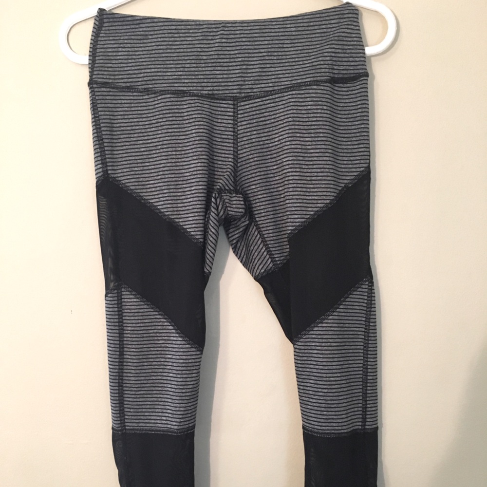 Cropped Black stripe athletic leggings